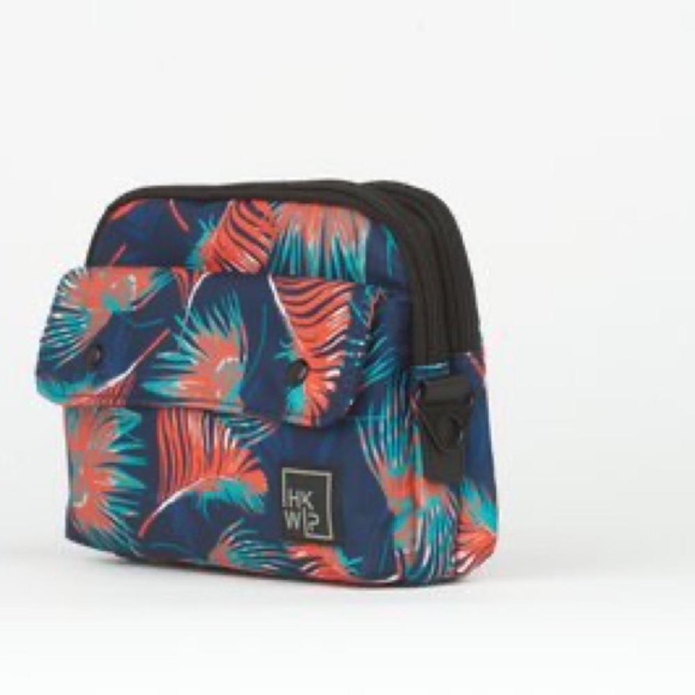 🌴 NWT The Front Pocket Crossbody – Tropical Navy (4-in-1 Convertible Bag) 🌴 - Picture 4 of 16